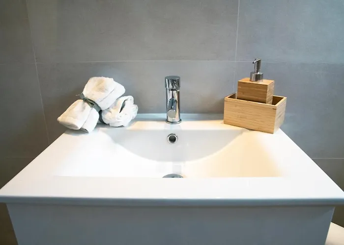 펜션 Proud Progress Homes - Casa Portus 파로